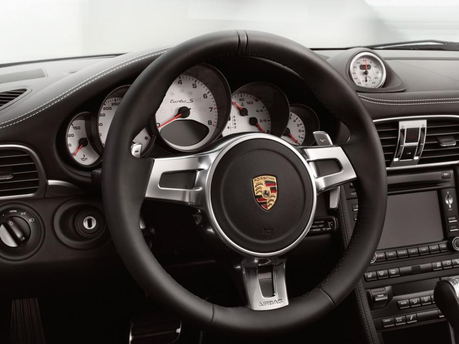  Porsche 911 Turbo S 2010 года  (фото 2 из 31)